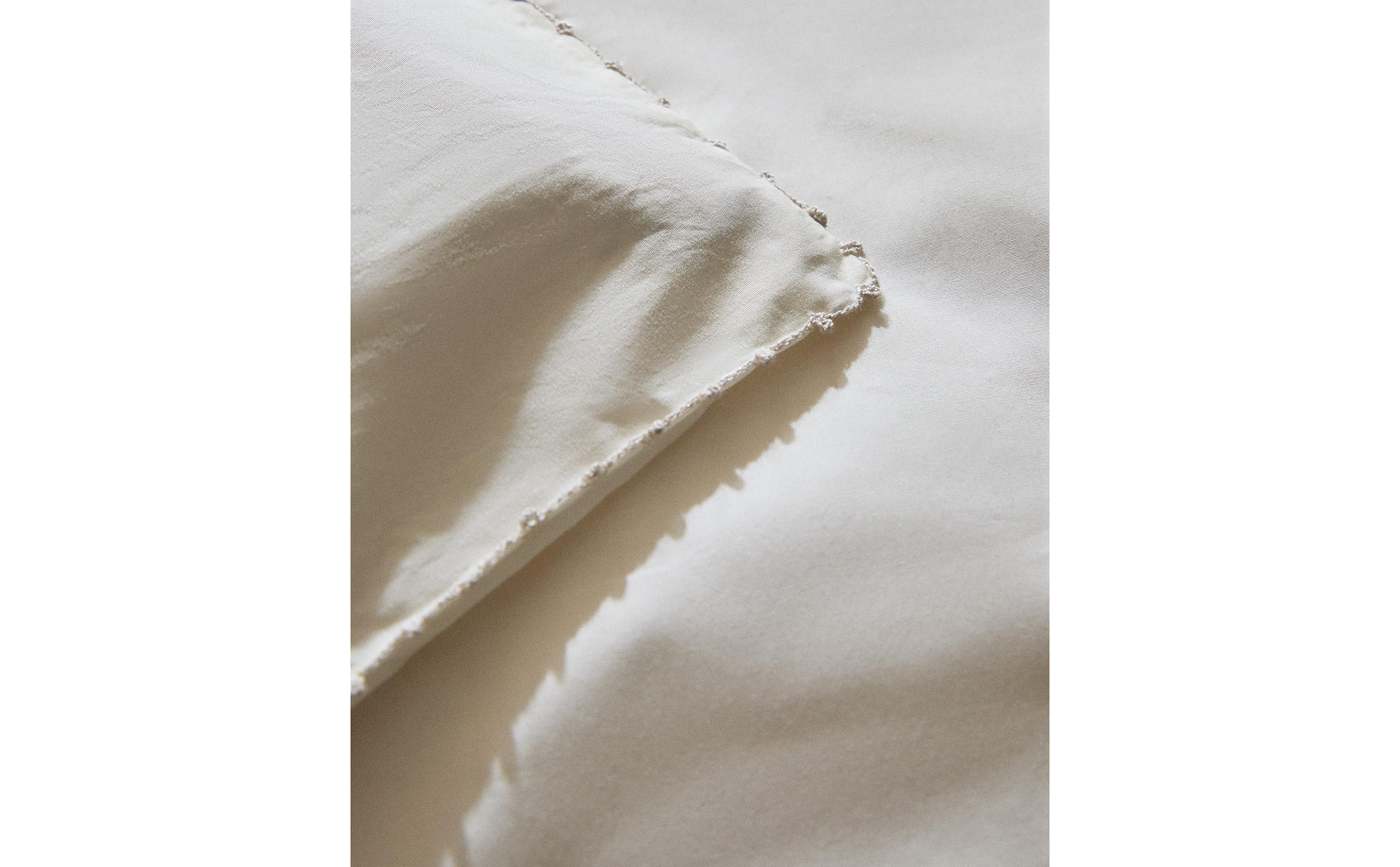 EMBROIDERED TRIM DUVET COVER