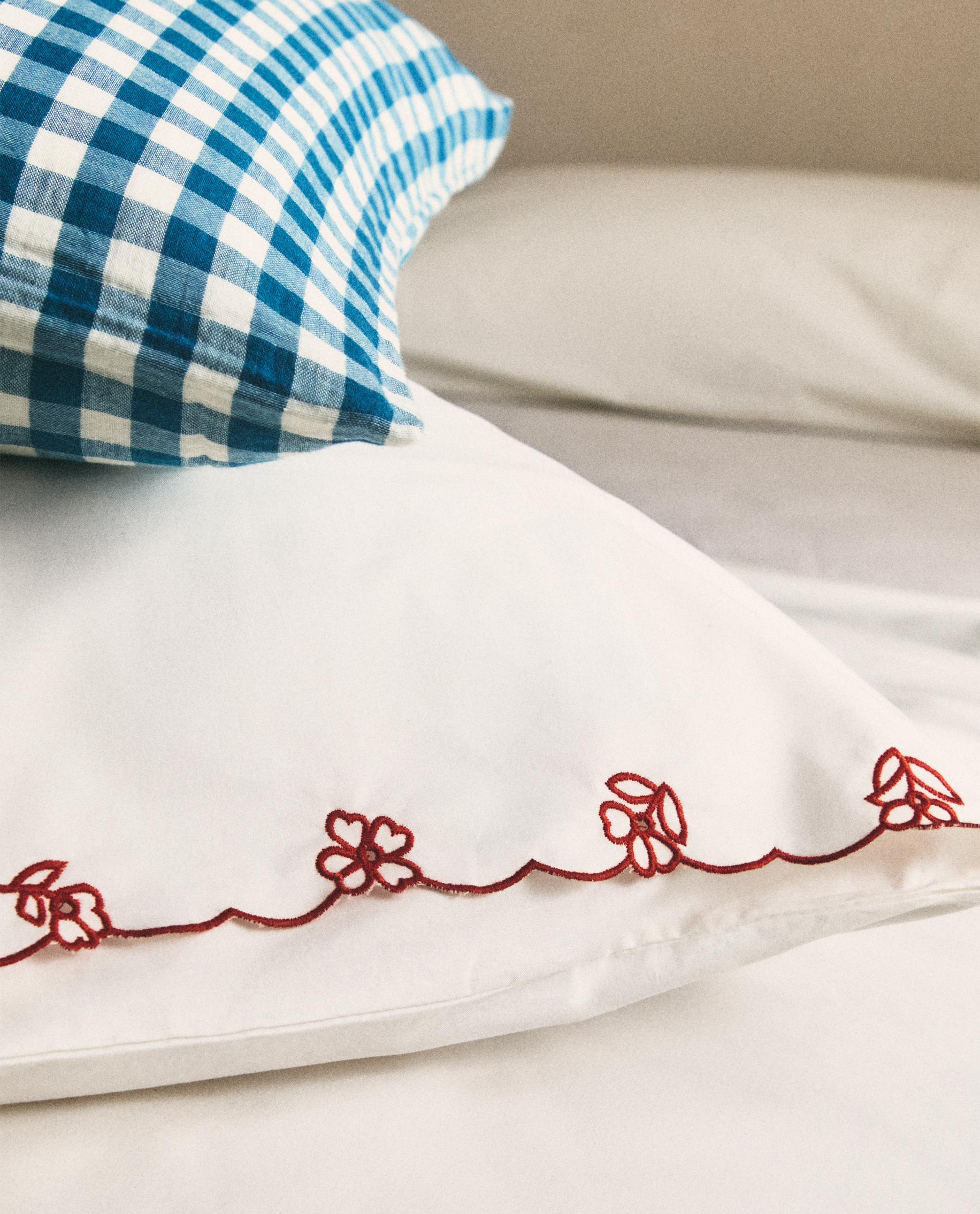 KIDS' PILLOWCASE WITH EMBROIDERED FLOWERS product thumbnail 10
