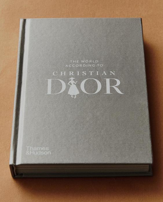LIVRO THE WORLD ACCORDING TO CHRISTIAN DIOR (INGLÊS)