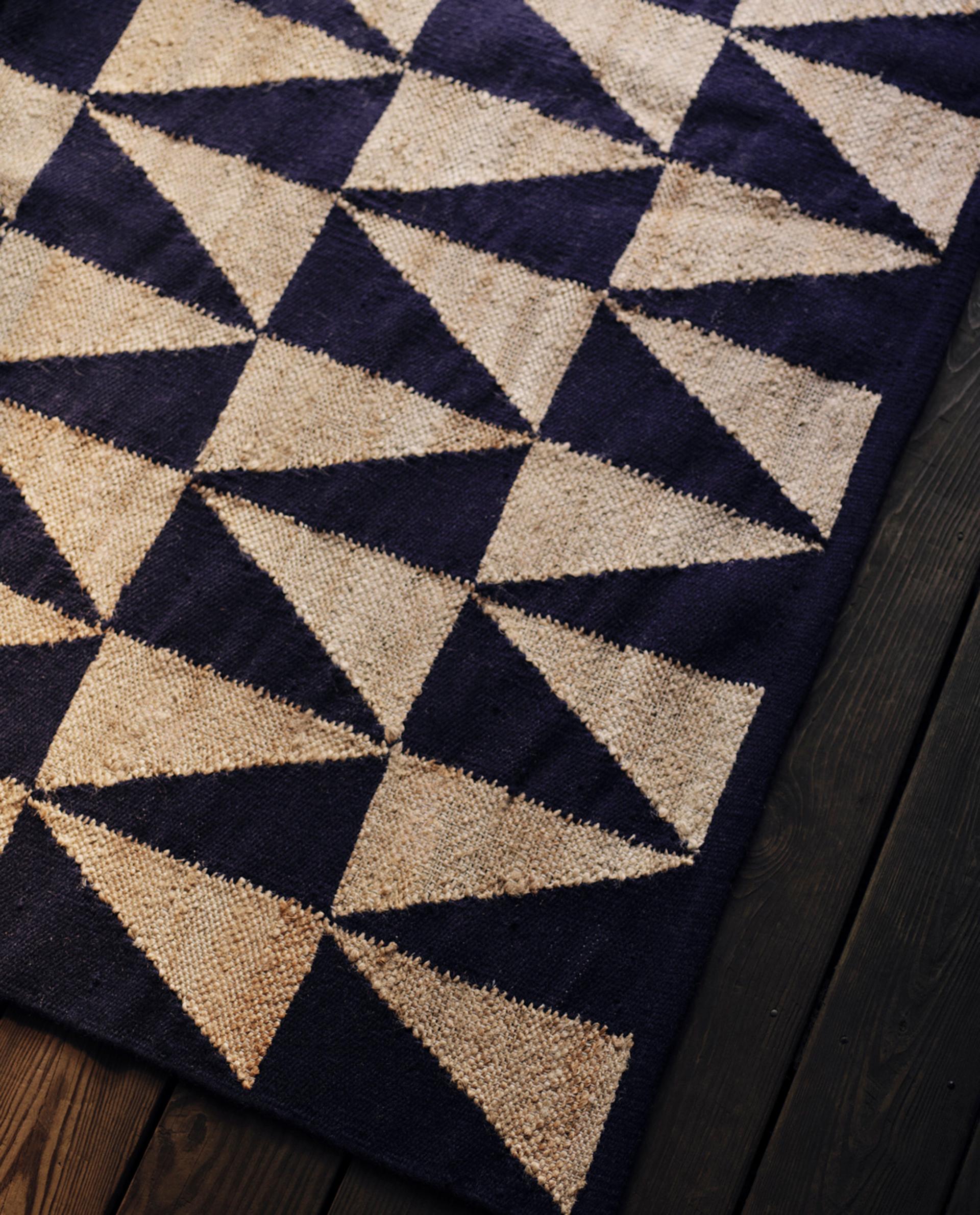 JUTE WOOL RUG WITH GEOMETRIC DESIGN