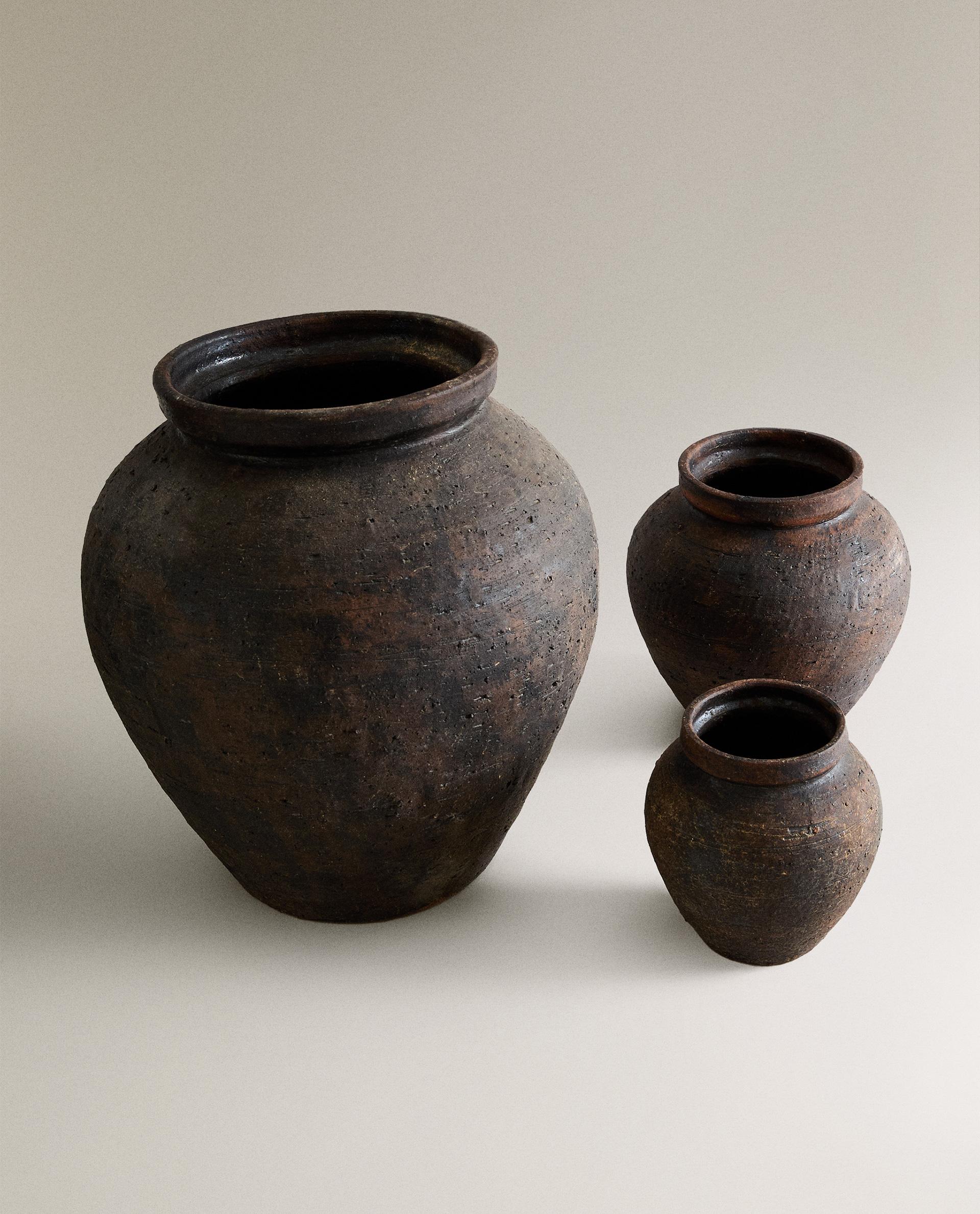 TEXTURED CERAMIC VASE