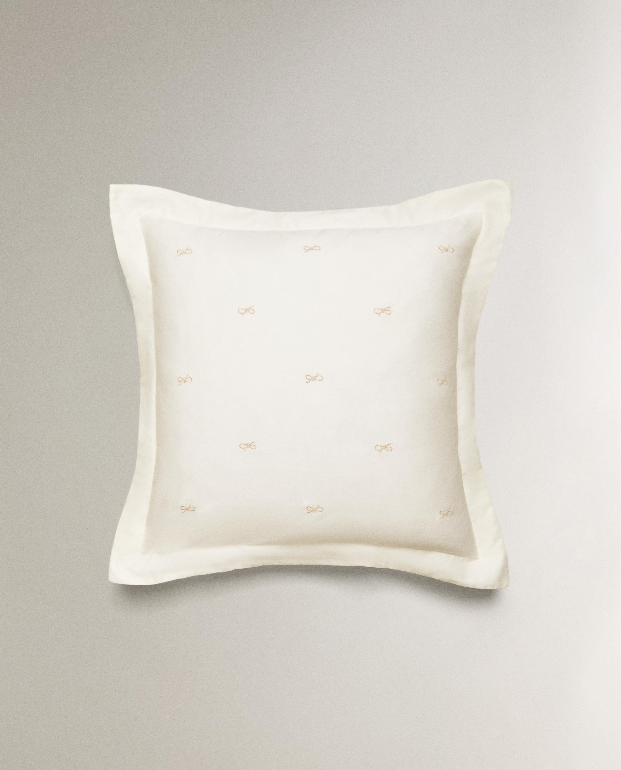 COTTON SATEEN PILLOWCASE WITH BOWS (300 THREAD COUNT) product thumbnail 4