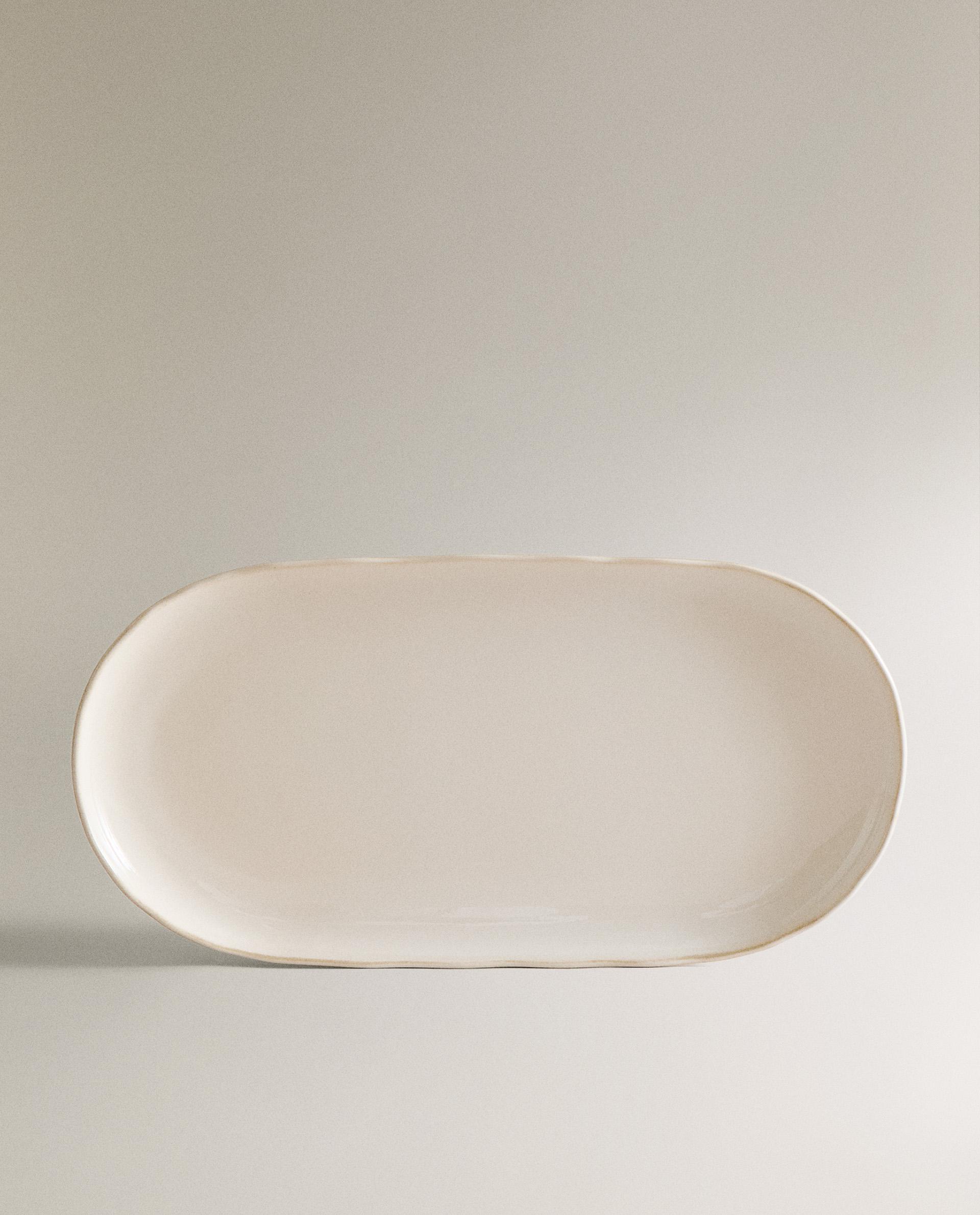 STONEWARE SERVING DISH WITH CONTRAST RIM