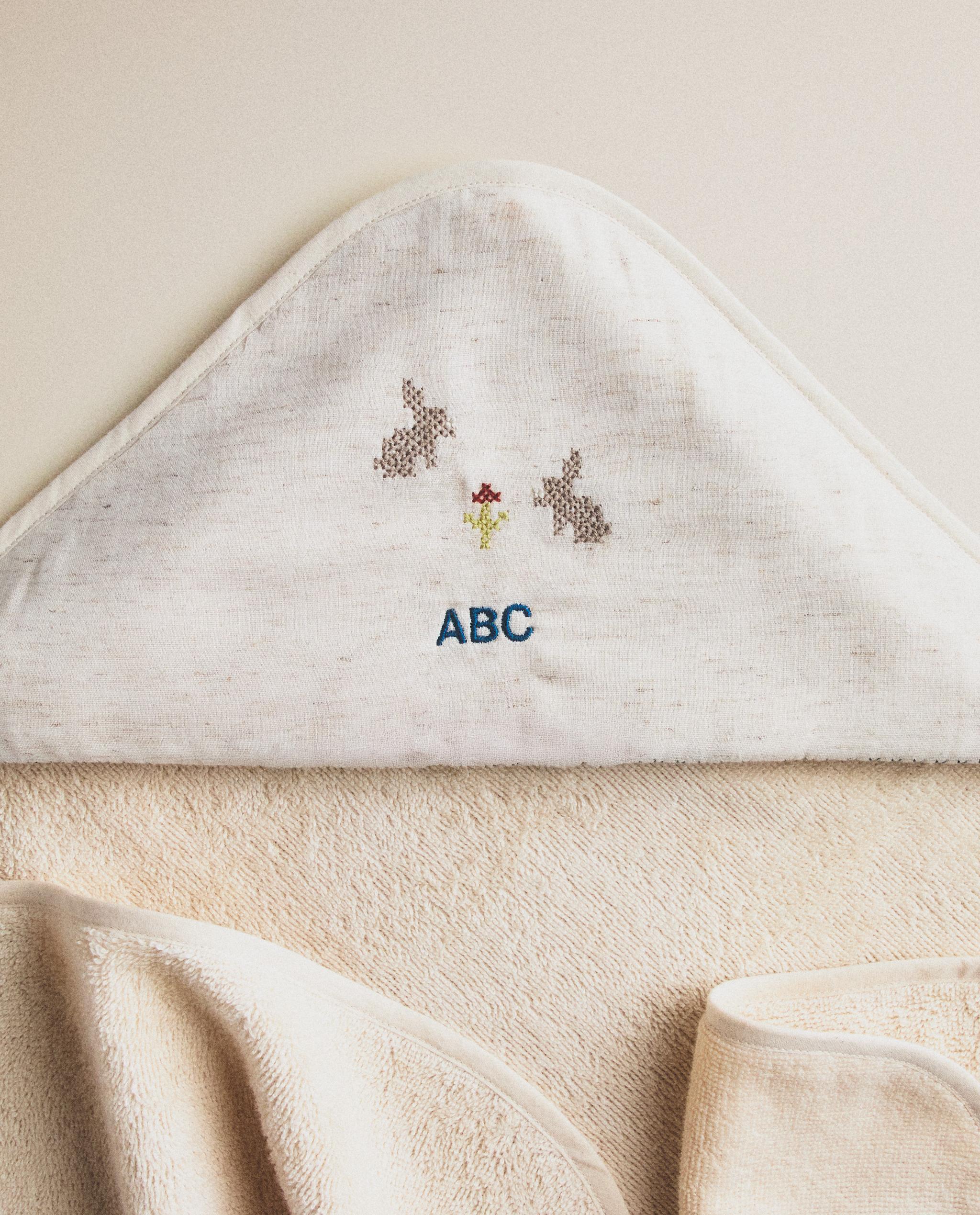 EMBROIDERED HOODED BABY TOWEL product thumbnail 10