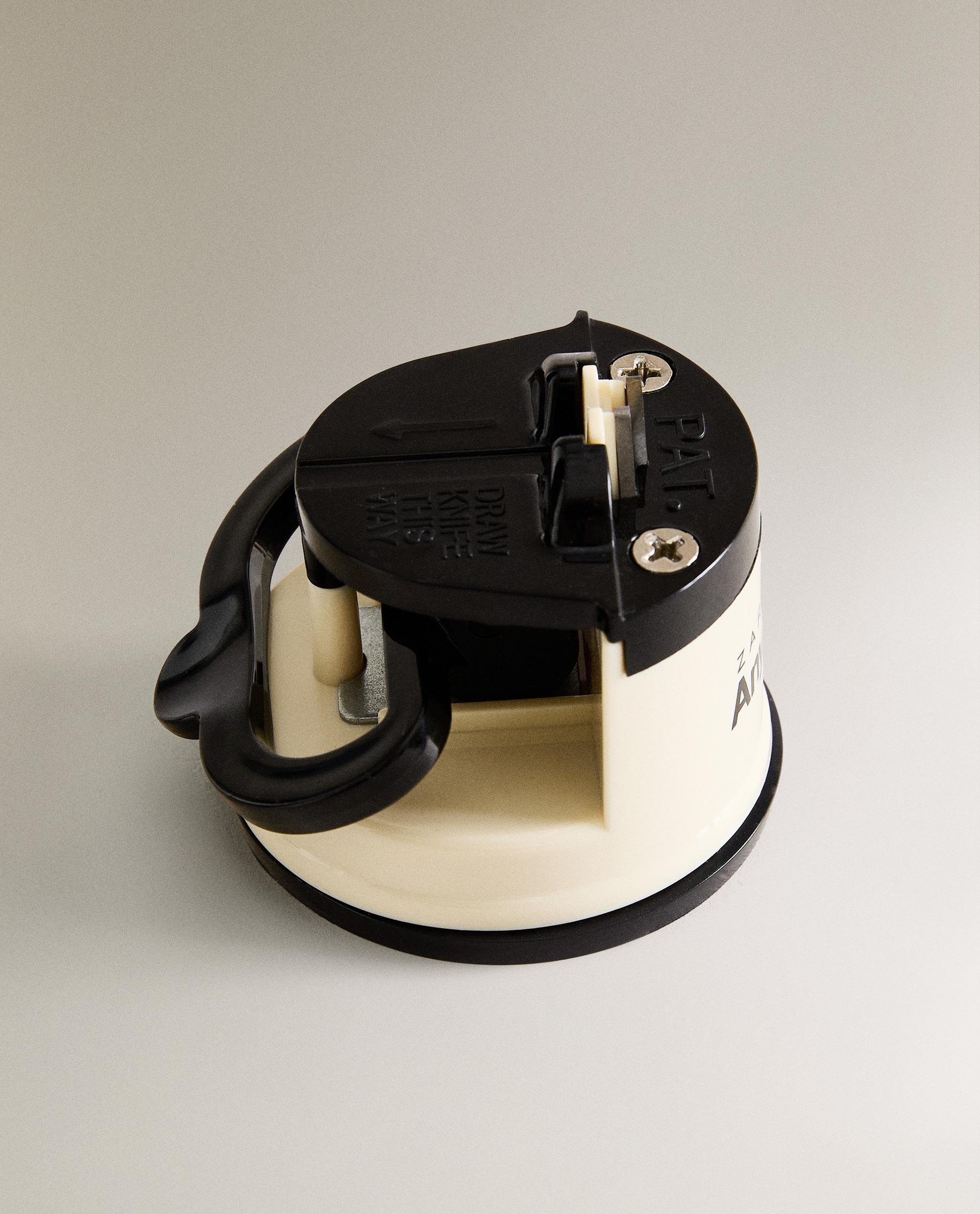 SHARPENER WITH SUCTION CUP product thumbnail 4