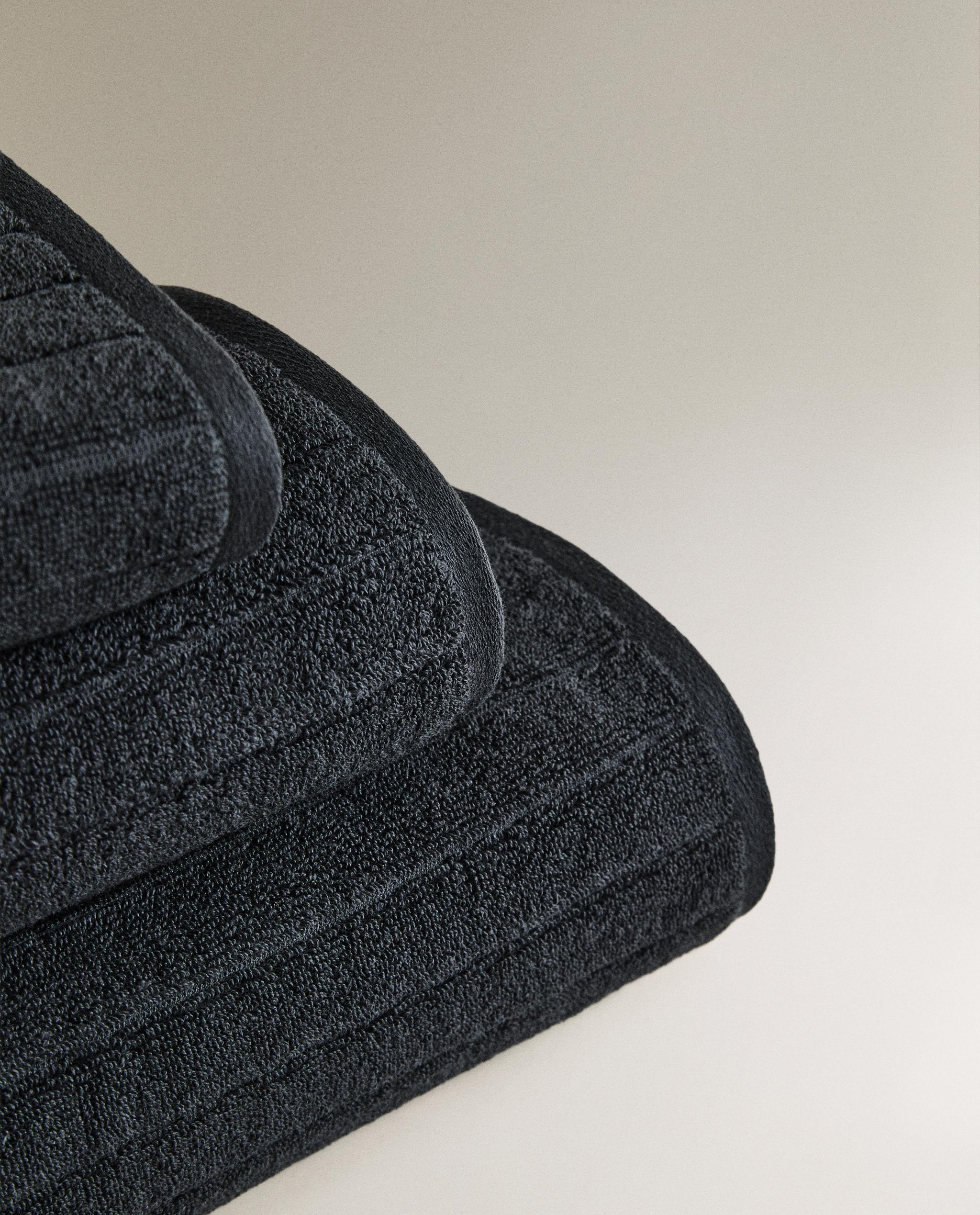 TEXTURED STRIPED BATH TOWEL product thumbnail 3