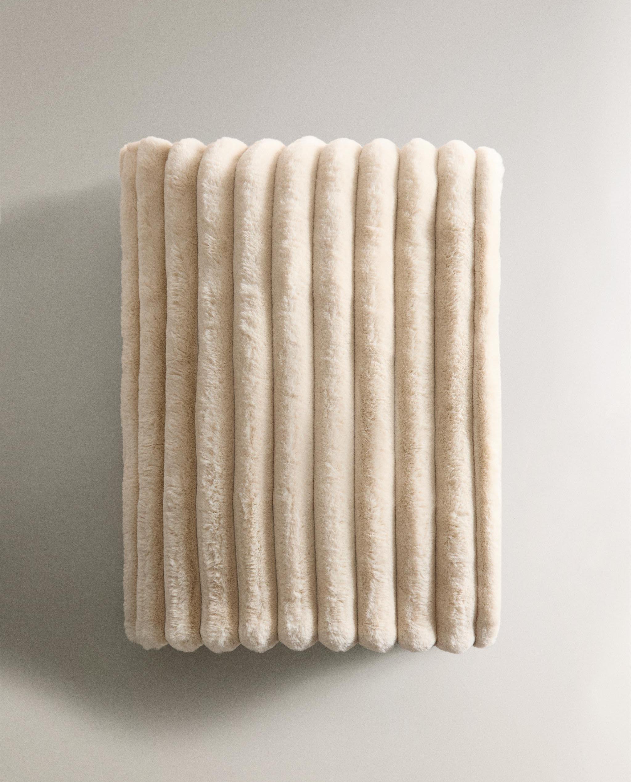 ザラホーム　フェイクファーブランケット　ベージュ テクスチャー フェイクファー ブランケット | Zara Home 日本/Japan