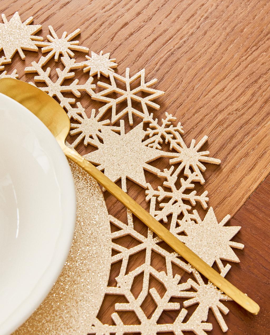 CHRISTMAS SNOWFLAKE PLACEMAT