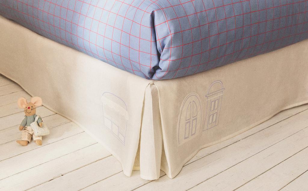 KIDS' EMBROIDERED LINEN AND COTTON VALANCE SHEET KIDS' EMBROIDERED LINEN AND COTTON VALANCE SHEET