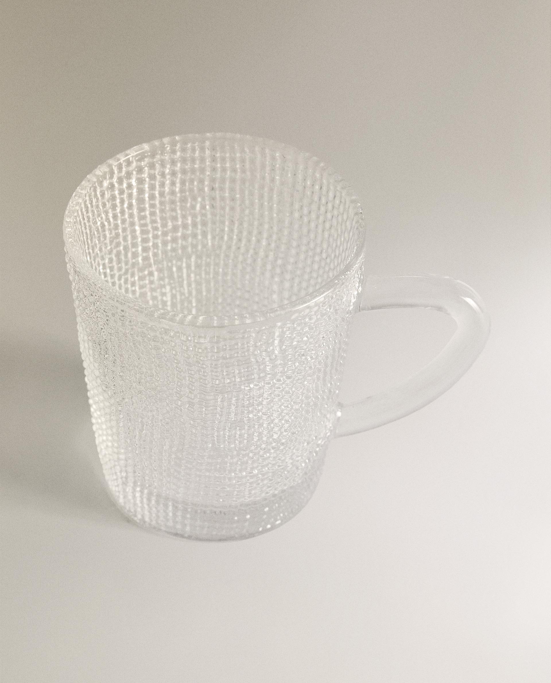 GLASS CUP WITH RAISED DESIGN