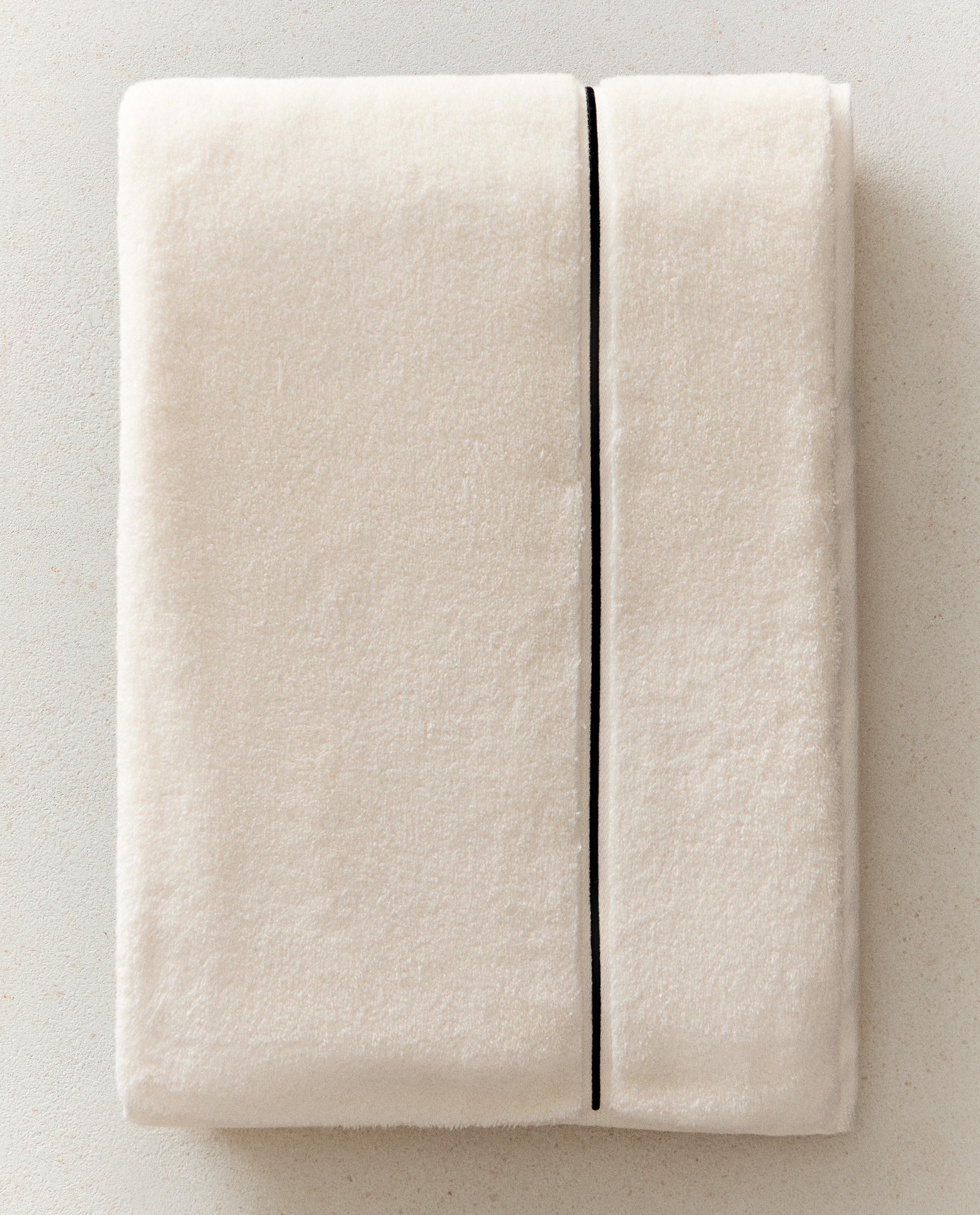 EMBROIDERED TRIM BATH TOWEL product thumbnail 9
