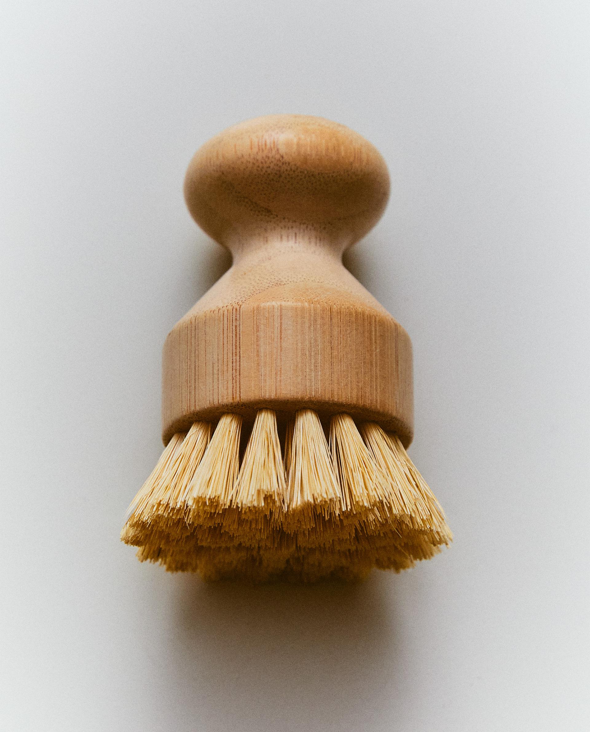 SMALL BRUSH WITH INTERCHANGEABLE BRISTLES | Zara Home United