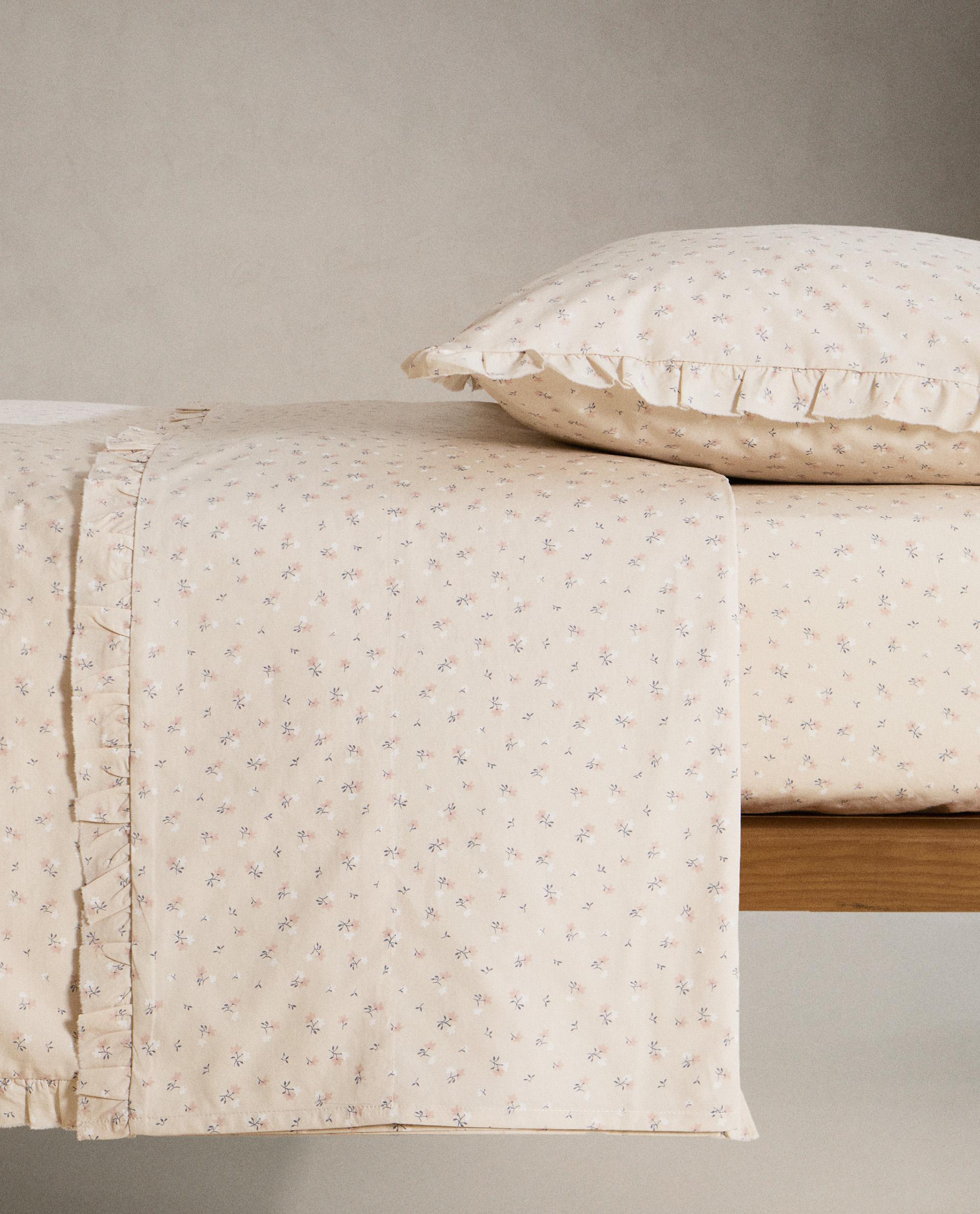 ZARA  フラワープリント ベットシーツ・カバー ZARA HOME フラワープリント ベットシーツ・カバー