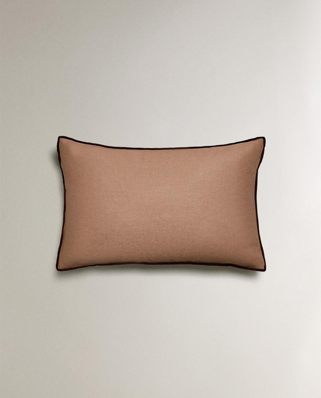 CUSHION COVER WITH OVERLOCK