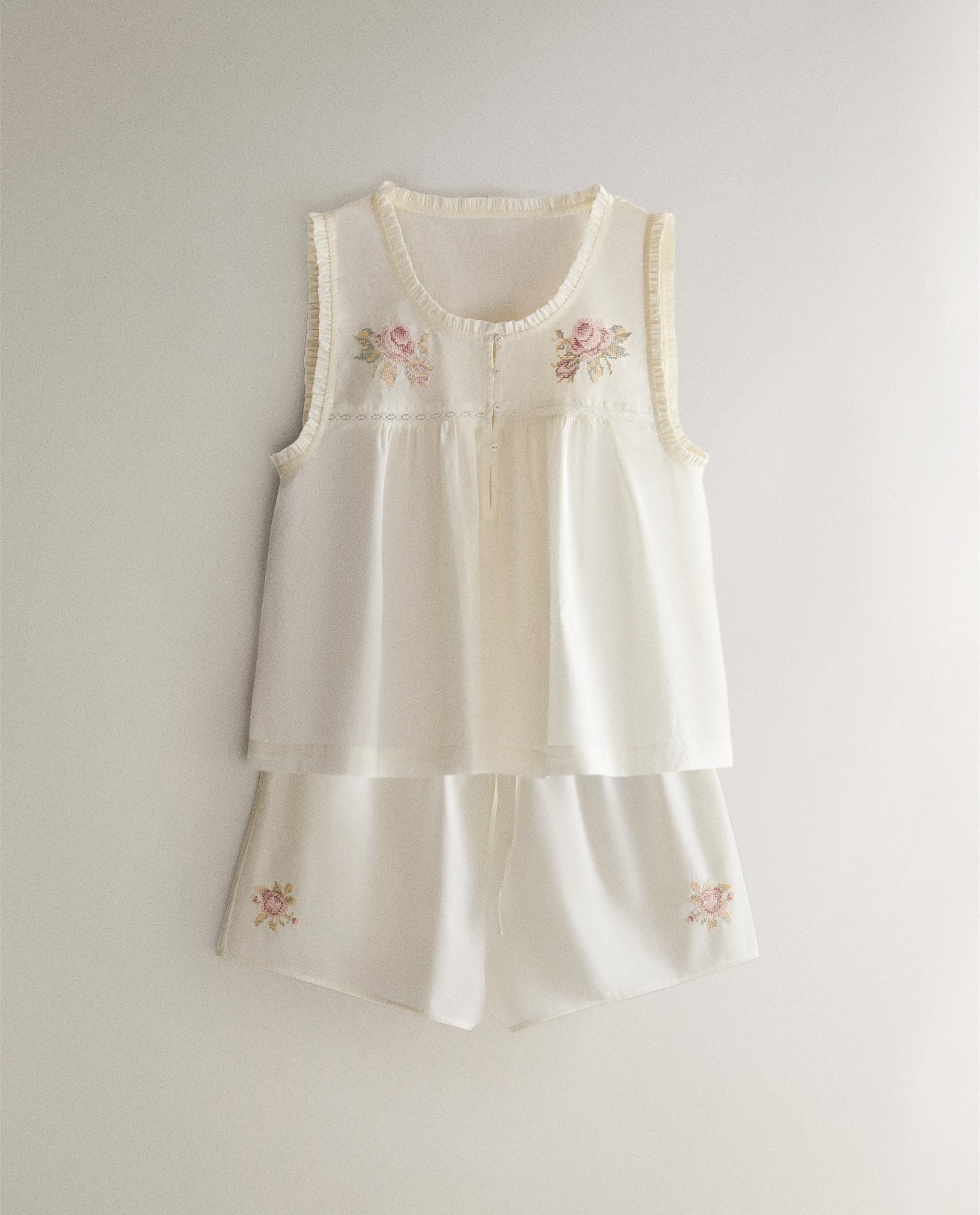 SHORTS WITH FLORAL EMBROIDERY product thumbnail 2