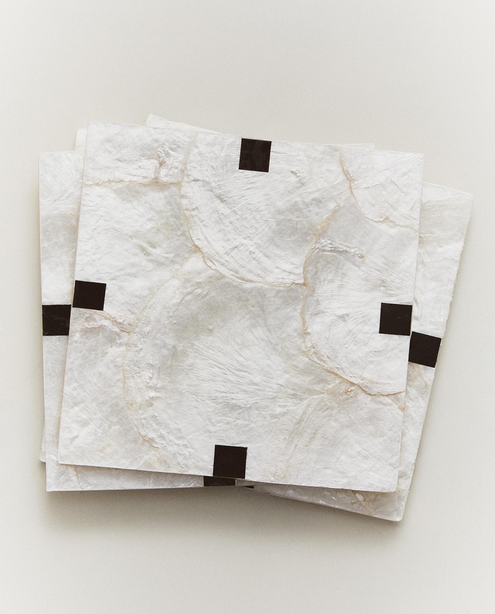 PACK OF MOTHER-OF-PEARL COASTERS (PACK OF 4) PACK OF MOTHER-OF-PEARL COASTERS (PACK OF 4)