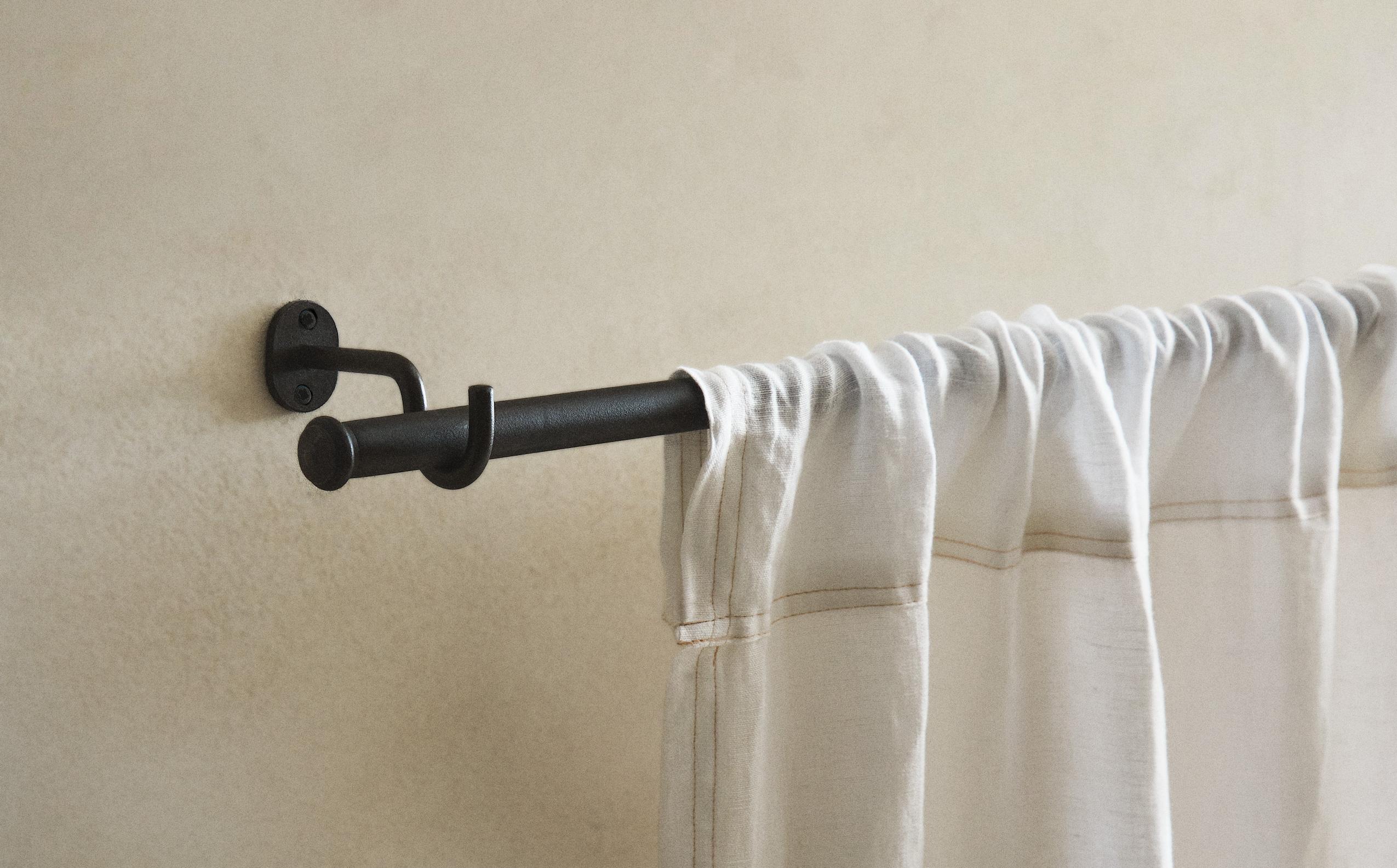 リビングルームにぴったりなカーテンとローラーブラインド - Zara Home