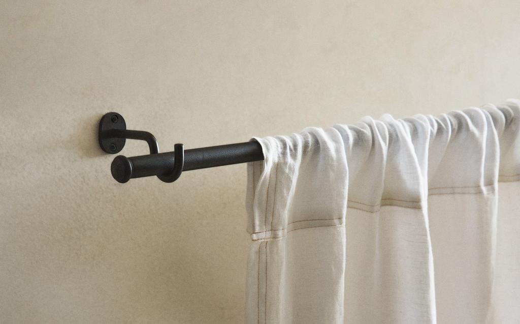 METALLIC CURTAIN RAIL HOOK