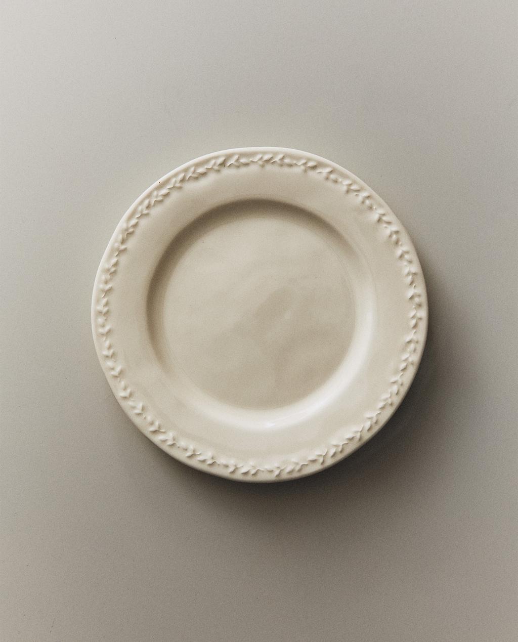 ДЕСЕРТНАЯ ТАРЕЛКА ИЗ ФАЯНСА С РЕЛЬЕФНОЙ КРОМКОЙ