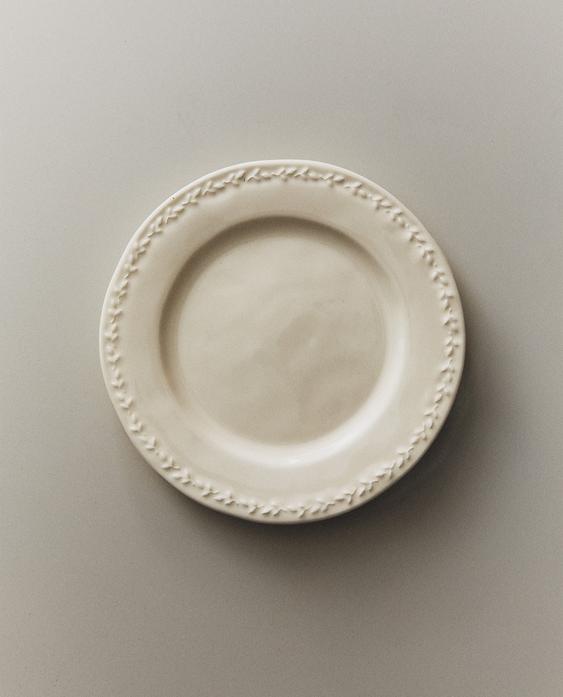 ASSIETTE À DESSERT FAÏENCE BORD EN RELIEF ASSIETTE À DESSERT FAÏENCE BORD EN RELIEF