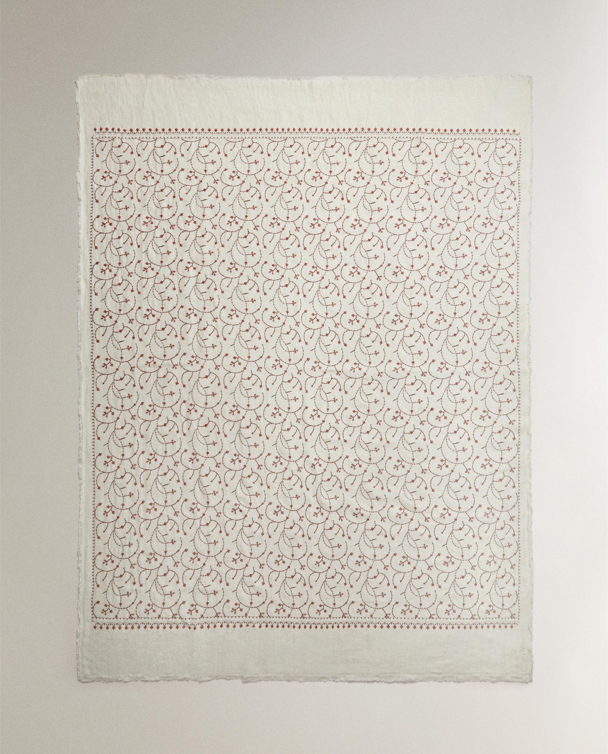 EMBROIDERED LINEN THROW product thumbnail 3