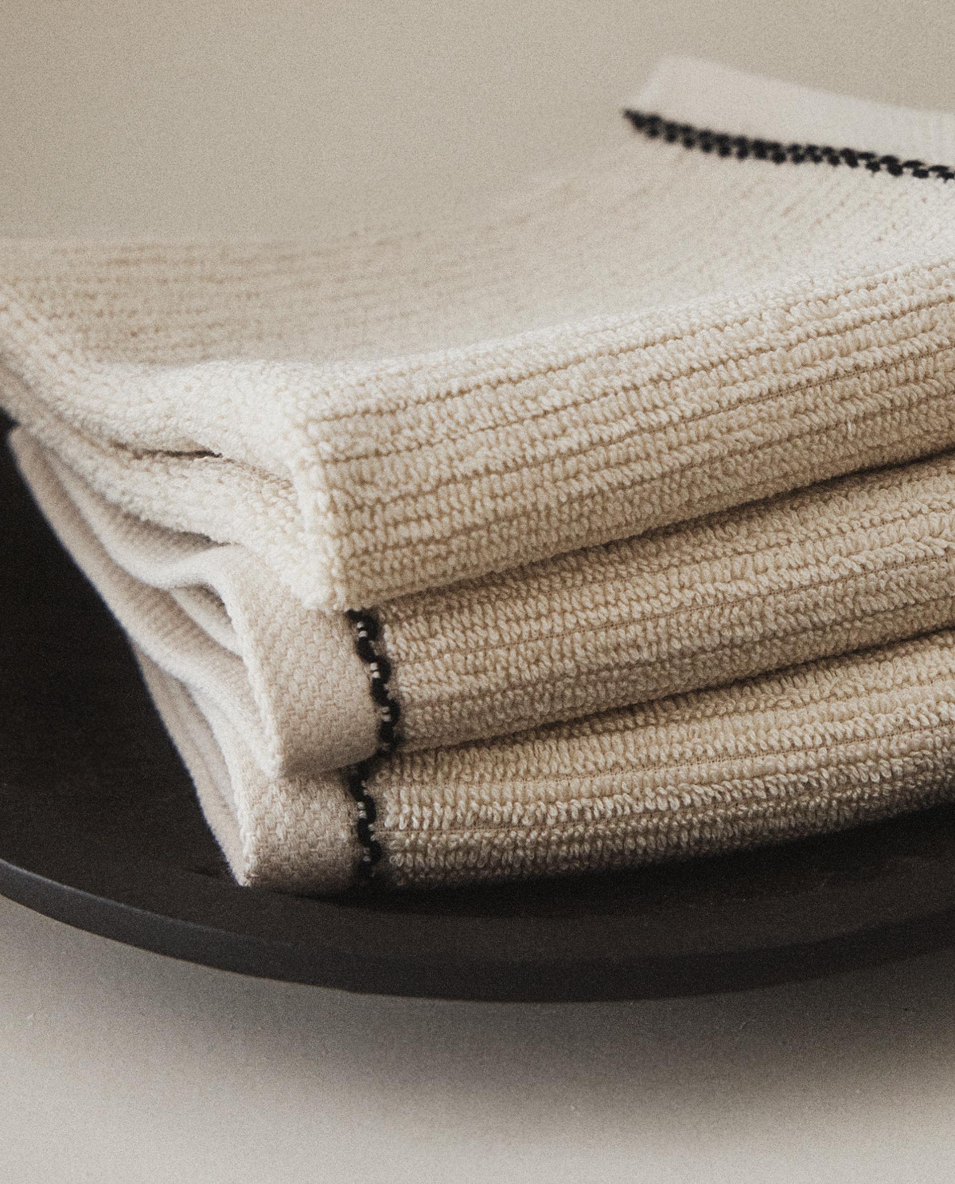 TOPSTITCHED FACE TOWEL (PACK OF 3) product thumbnail 5