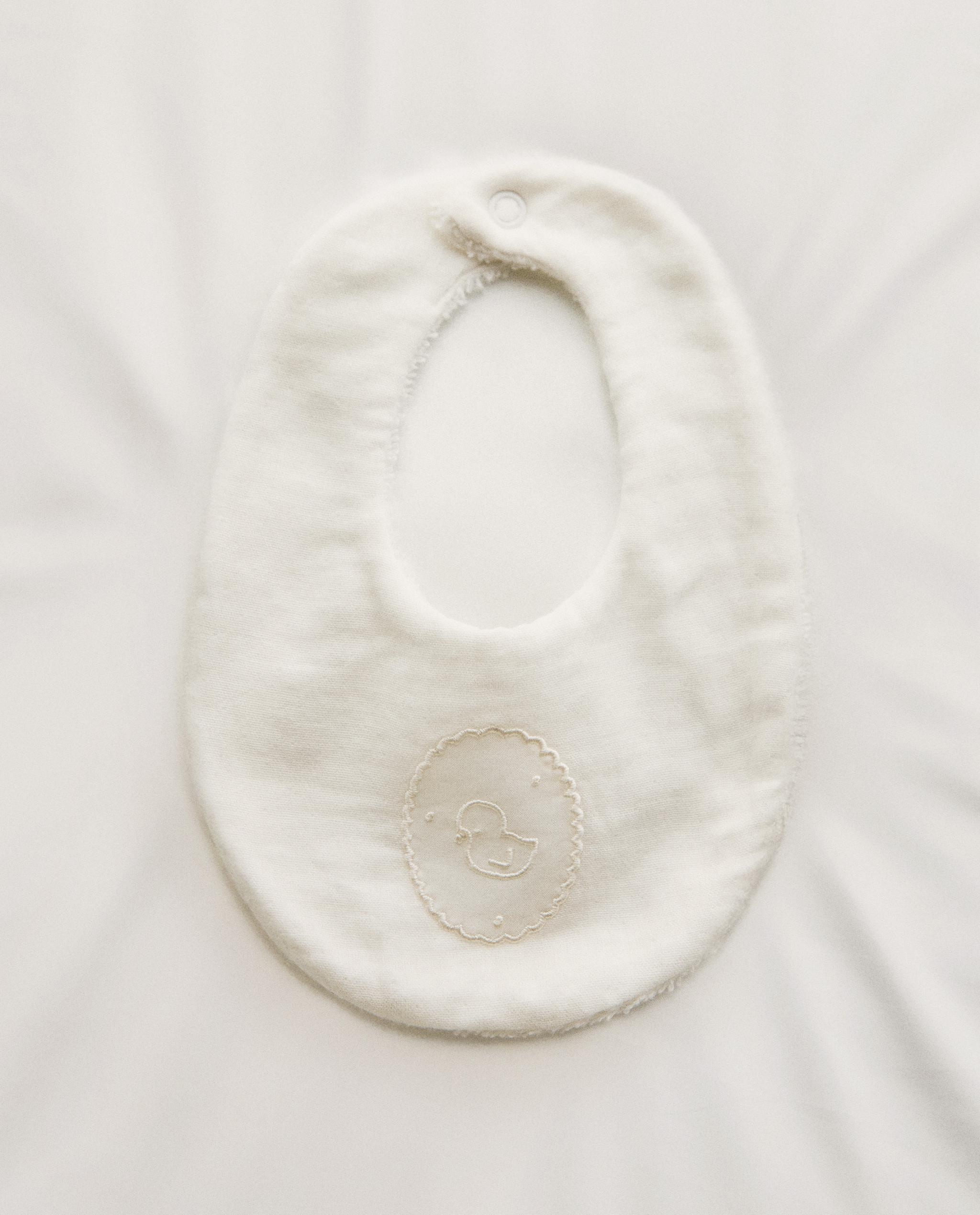 BABY BIB WITH EMBROIDERED CHICK product thumbnail 9