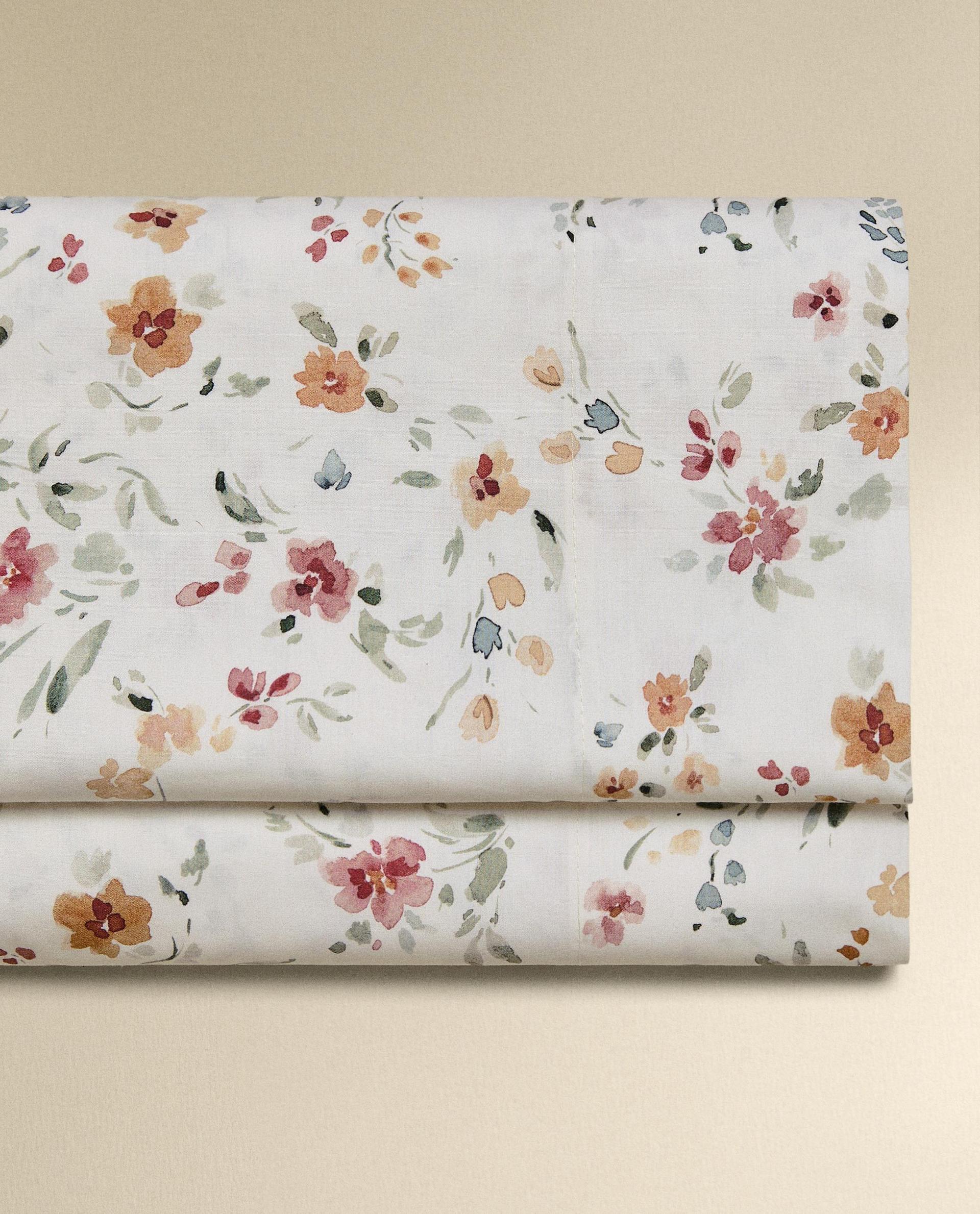 PRZEŚCIERADŁO BEZ GUMKI Z PERKALU W KWIATOWY WZÓR (200 NITEK) PRZEŚCIERADŁO BEZ GUMKI Z PERKALU W KWIATOWY WZÓR (200 NITEK)