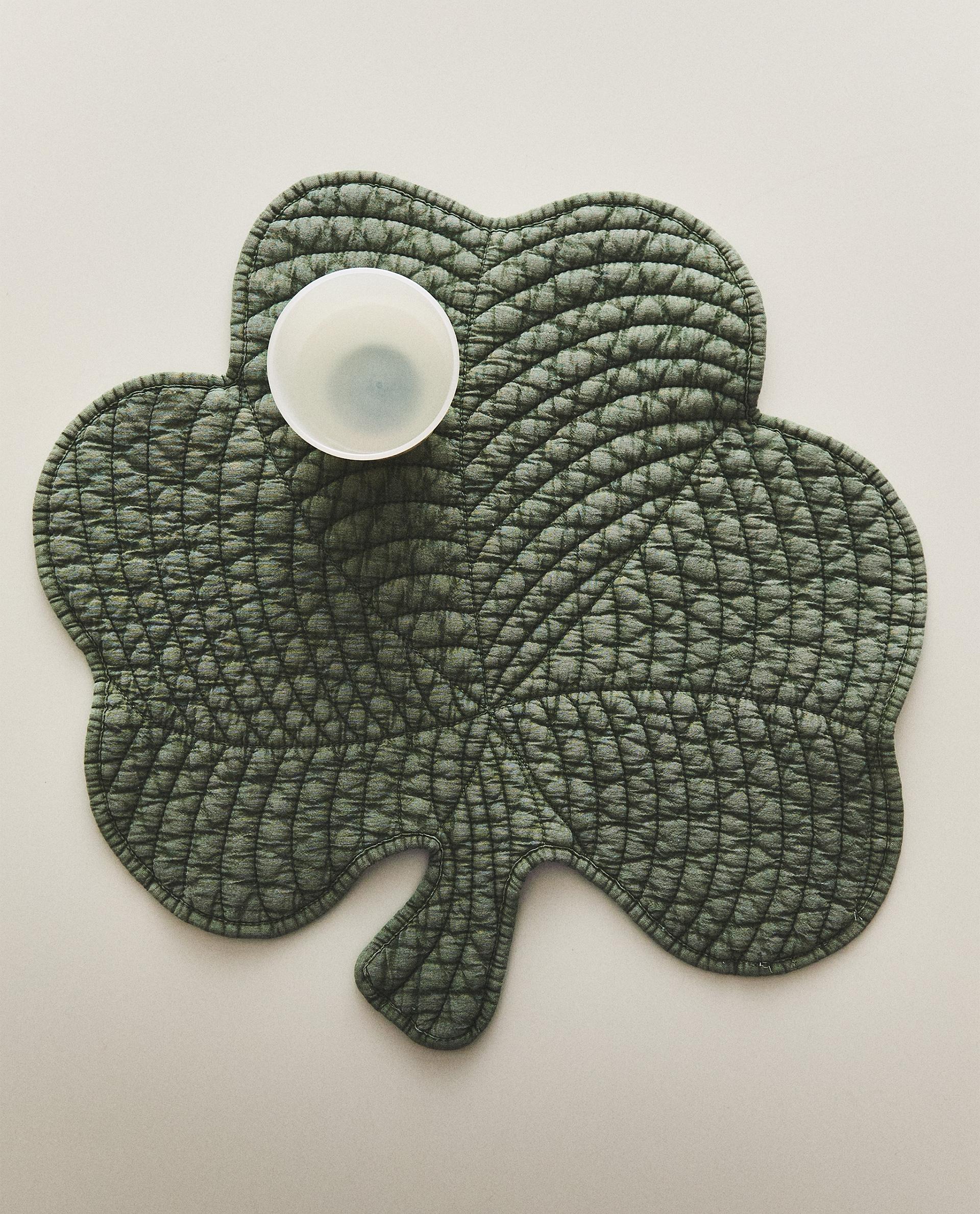 مفرش مبطن بطبعة برسيم مفرش مبطن بطبعة برسيم