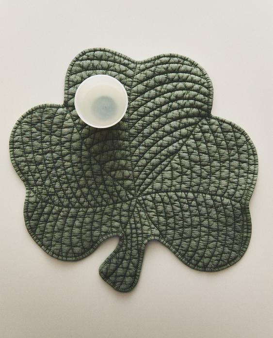 SET DE TABLE MATELASSÉ TRÈFLE SET DE TABLE MATELASSÉ TRÈFLE