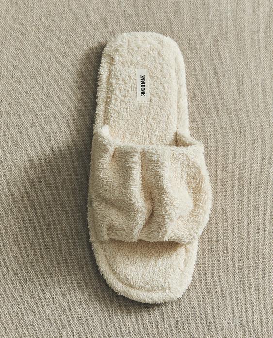 PLEATED TERRY BATHROOM SLIDERS PLEATED TERRY BATHROOM SLIDERS