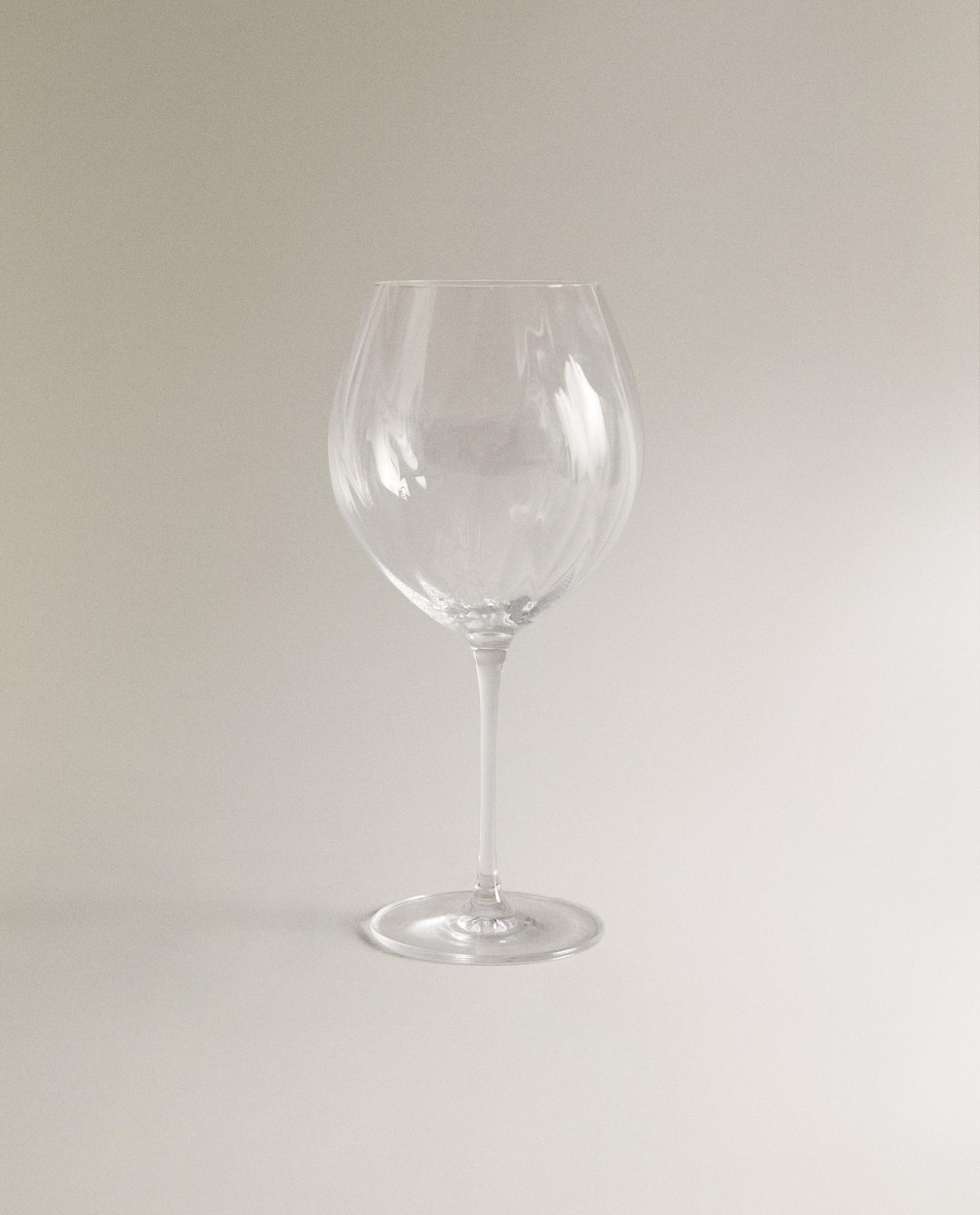 RAISED CRYSTALLINE WINE GLASS