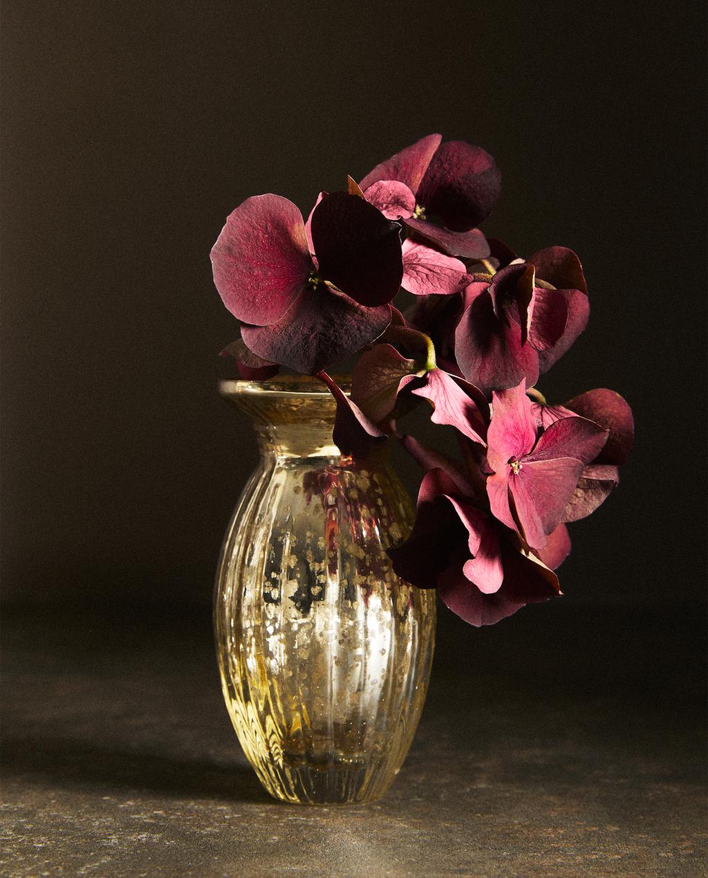 CHRISTMAS FACETED GLASS VASE