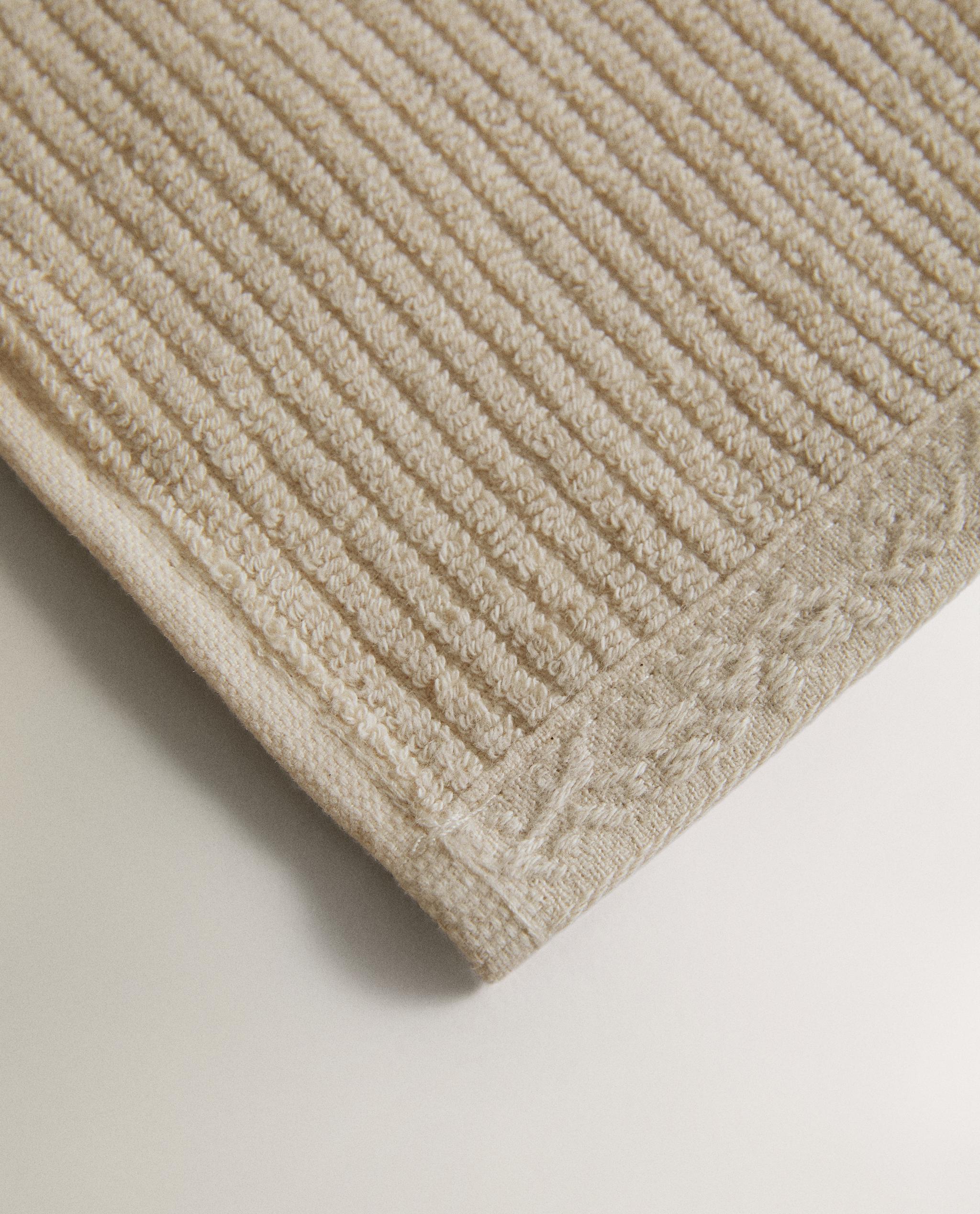 TEXTURED BATH TOWEL product thumbnail 3