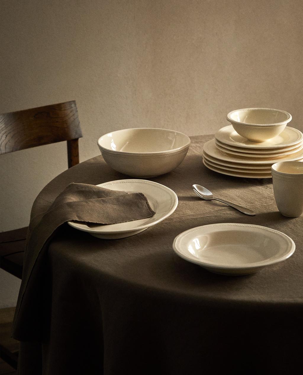 DOTTED CERAMIC TABLEWARE