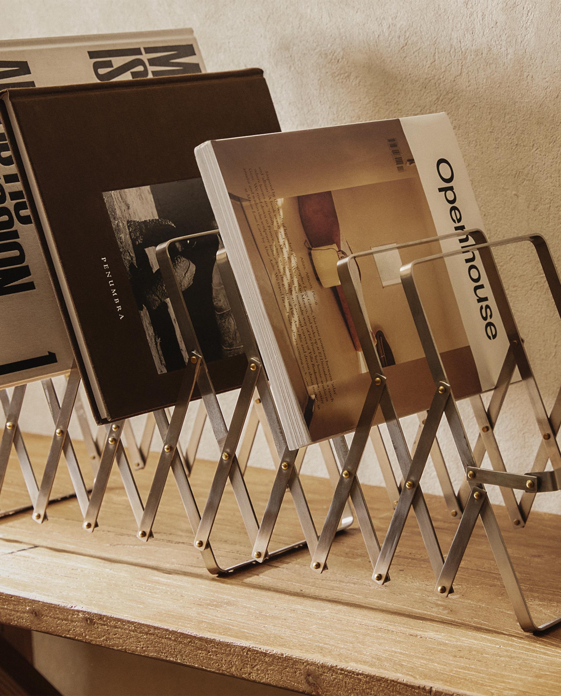 EXTENDABLE MAGAZINE RACK