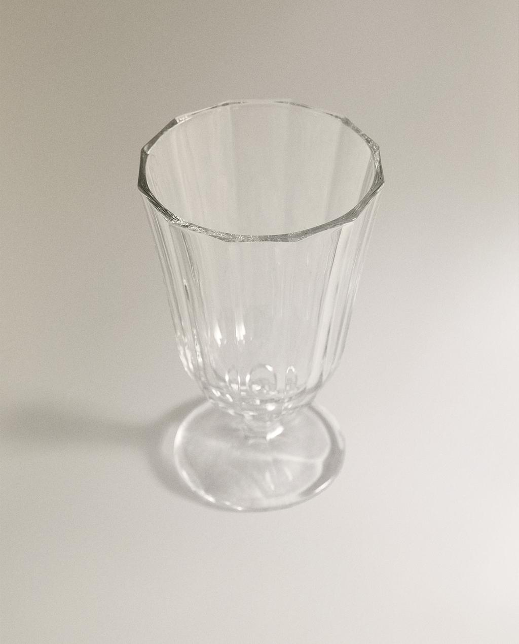 RAISED FACETED WINE GLASS