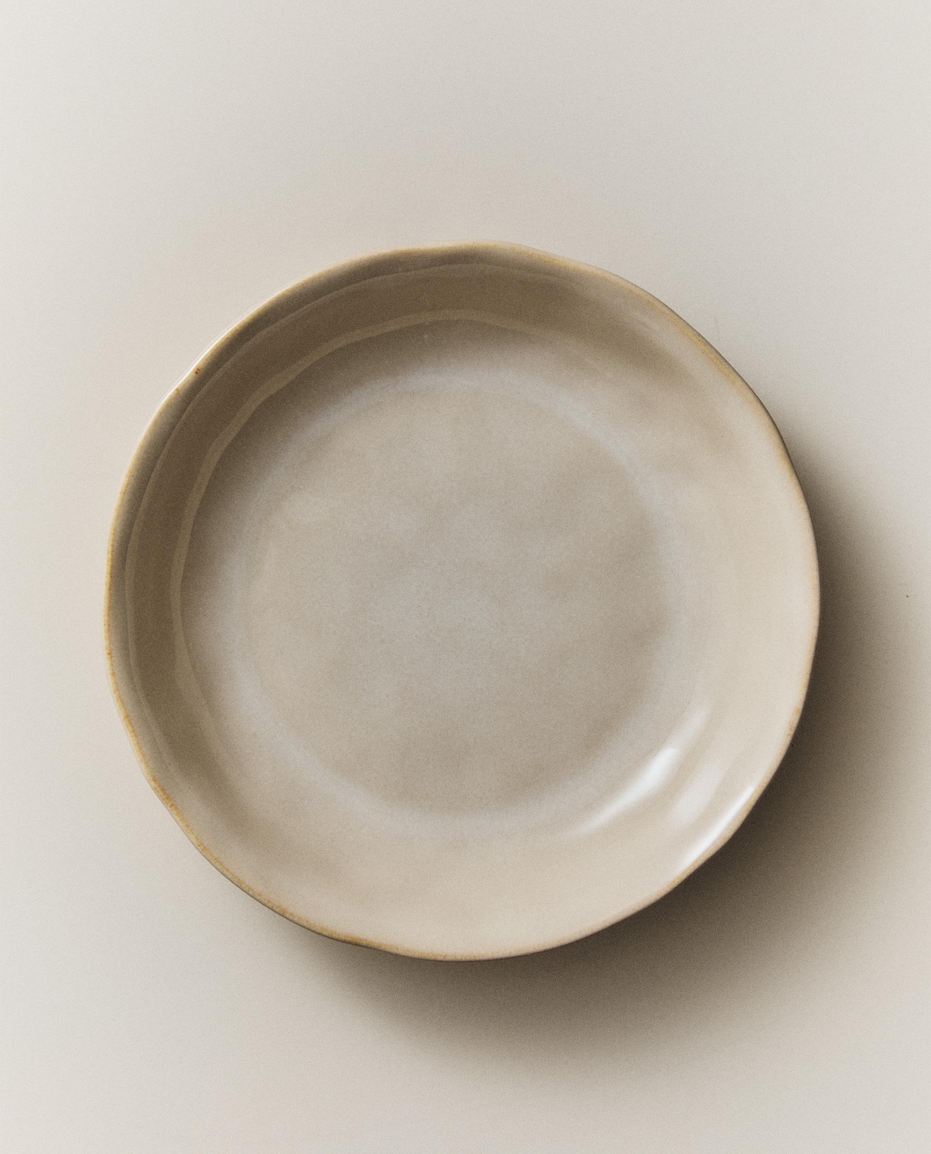 STONEWARE SOUP PLATE WITH IRREGULAR EDGE STONEWARE SOUP PLATE WITH IRREGULAR EDGE