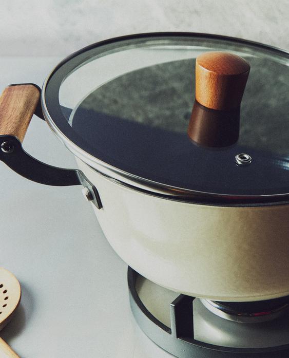 وعاء حديد بغطاء