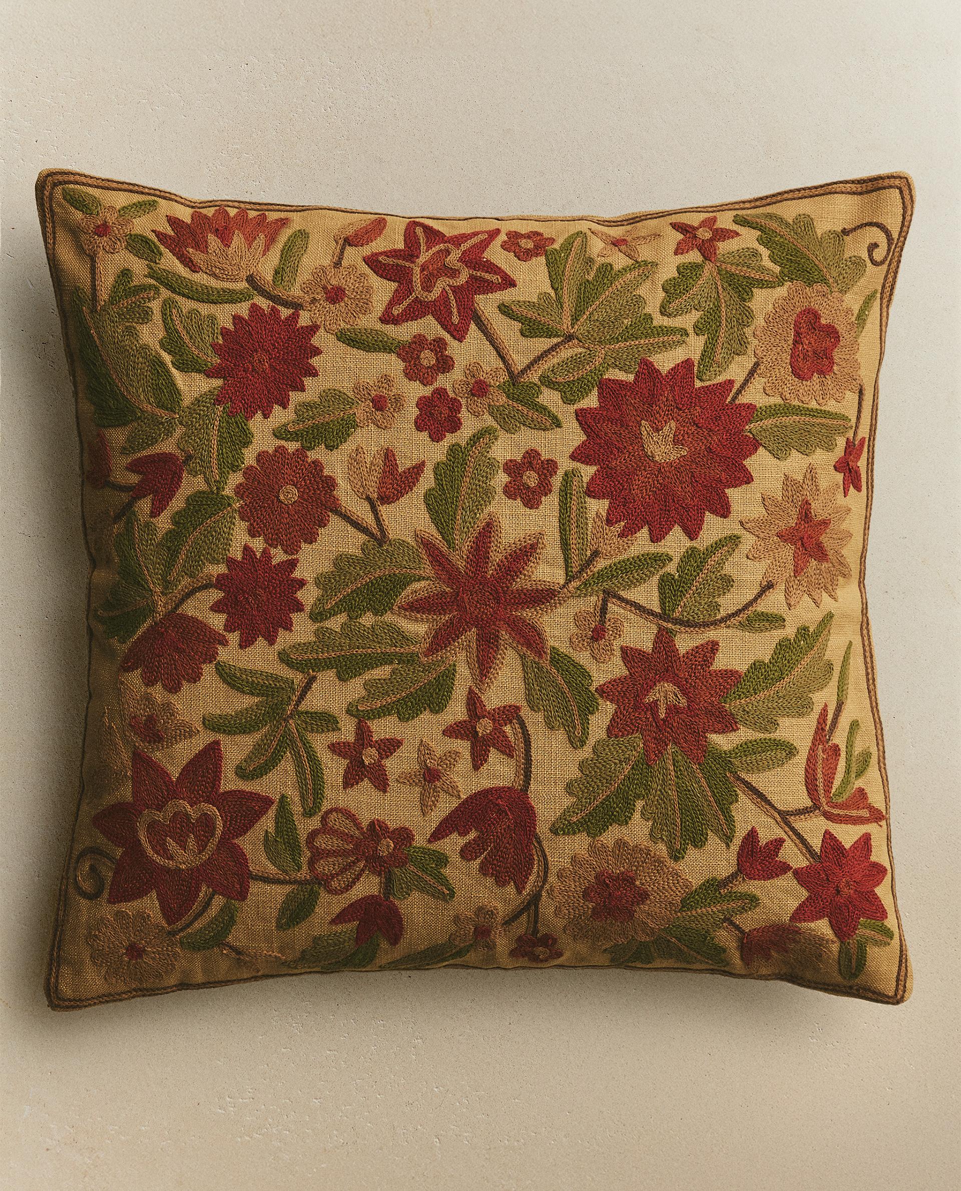 HOUSSE DE COUSSIN BRODERIE FLORALE