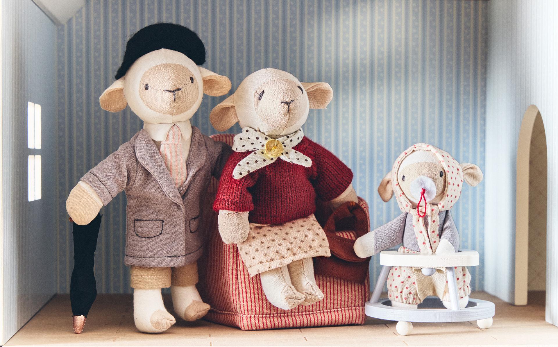 KIDS' SOFT TOY SET WITH SHEEP FAMILY (SET OF 3) KIDS' SOFT TOY SET WITH SHEEP FAMILY (SET OF 3)