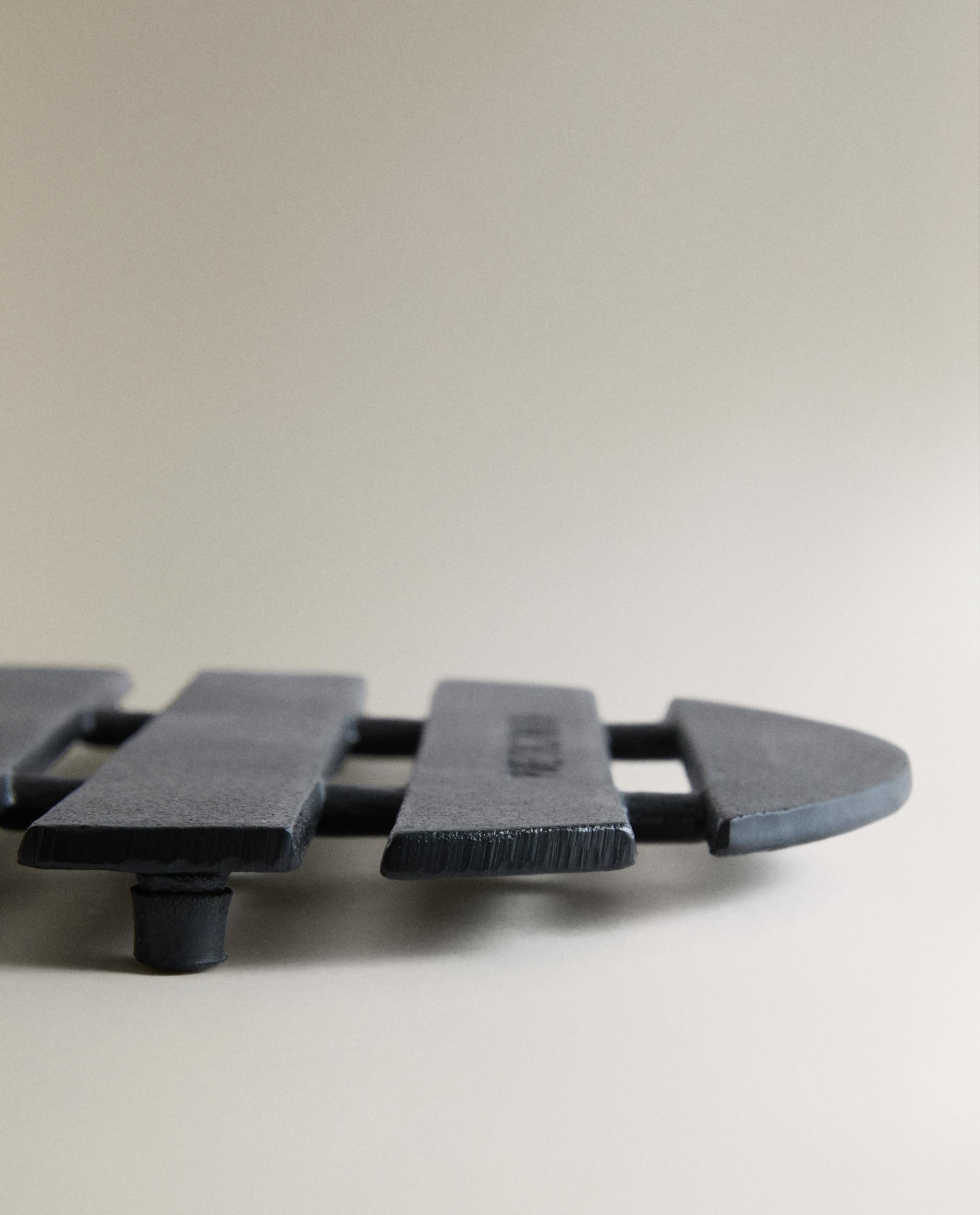 IRON TRIVET product thumbnail 5