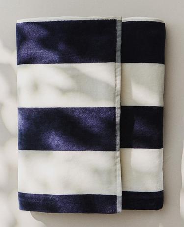 GESTREEPTE STRANDHANDDOEK GESTREEPTE STRANDHANDDOEK