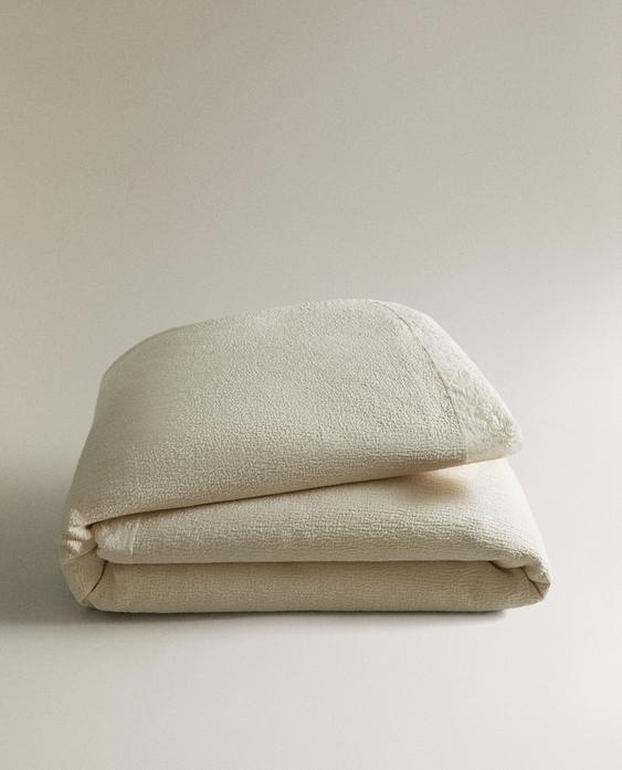 VÀNOVA DE COTÓ AMB TEXTURA, VOLANT I BRODAT