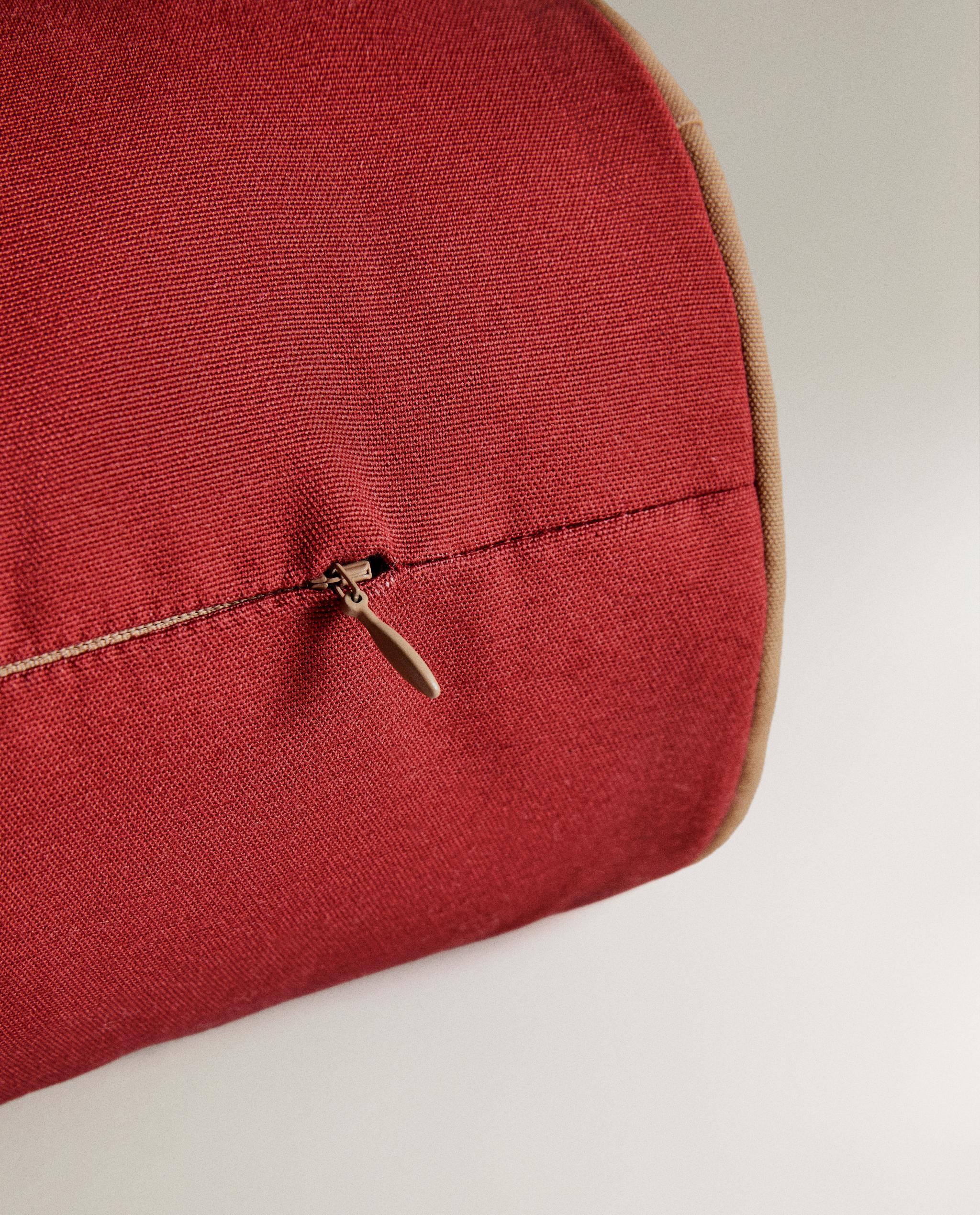 CONTRAST BOLSTER