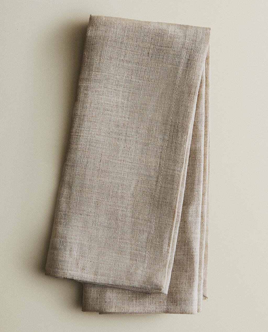 PACK OF PLAIN-COLOURED LINEN NAPKINS PACK OF PLAIN-COLOURED LINEN NAPKINS