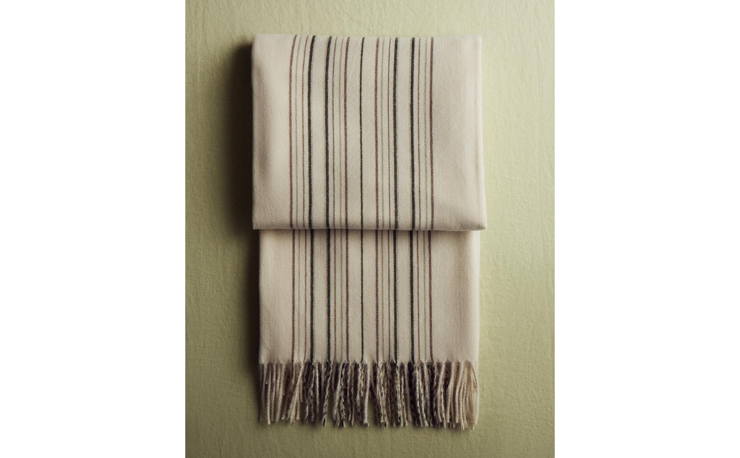 ソファーやリビングルーム用のスロー | Zara Home 日本/Japan