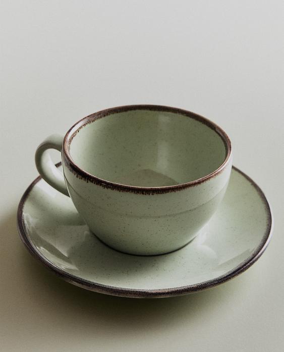 XÍCARA DE CHÁ DE PORCELANA COM BORDA ANTIGA