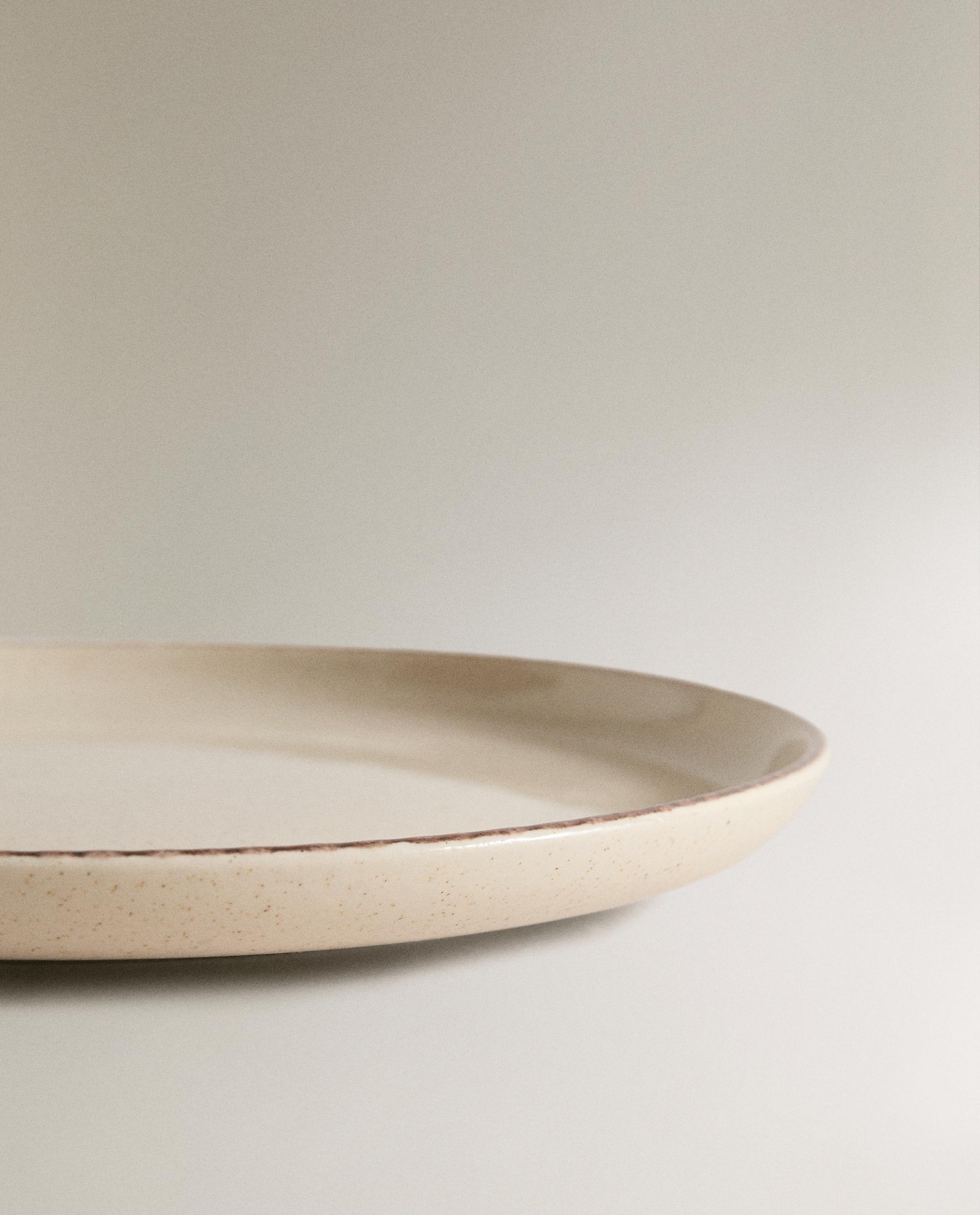 STONEWARE DESSERT PLATE WITH ANTIQUE FINISH RIM product thumbnail 5