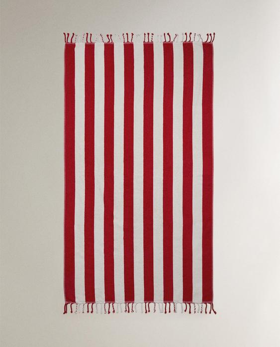 منشفة للشاطئ مخططة بأهداب